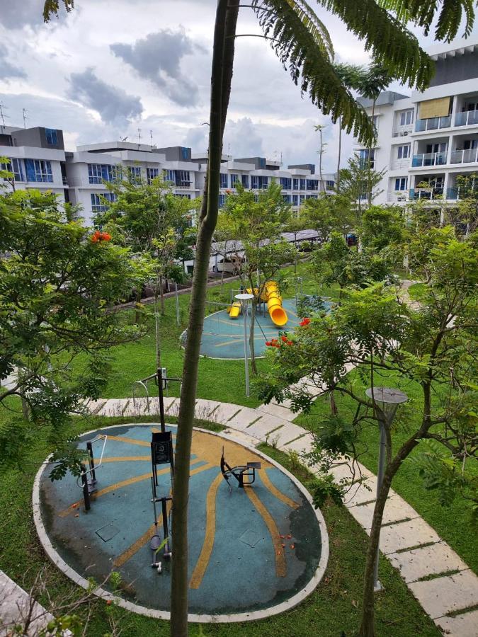 Putra 1 Pool Homestay Bandar Seri Putra Kampong Sungai Buah Exterior foto